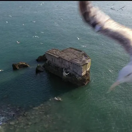 Le Brise Lame Beau Gite A 2 Pas De La Plage Ле-Портель